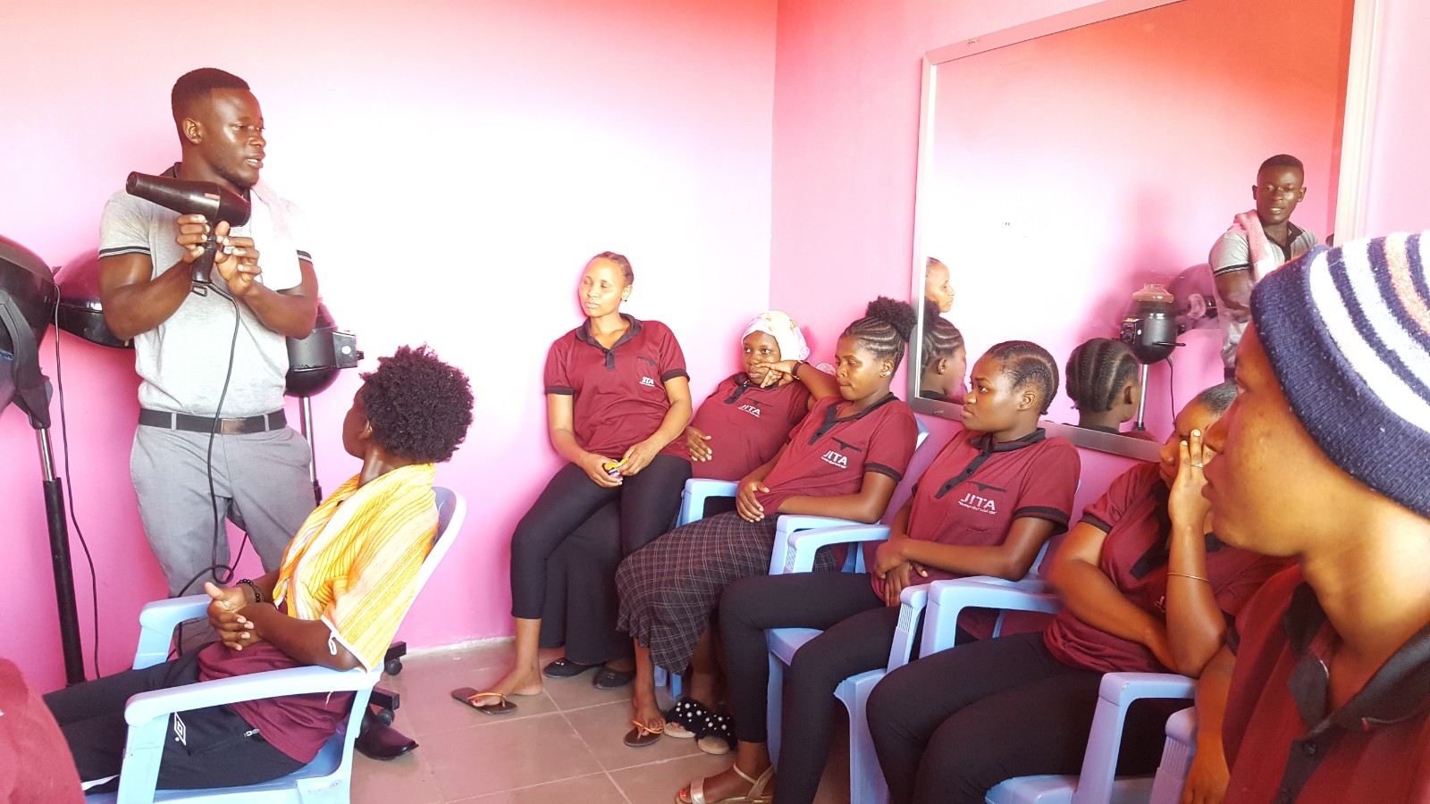 USUSI NA UREMBO (MIEZI MITATU) UNAFUNDISHWA MAMBO MUHIMU