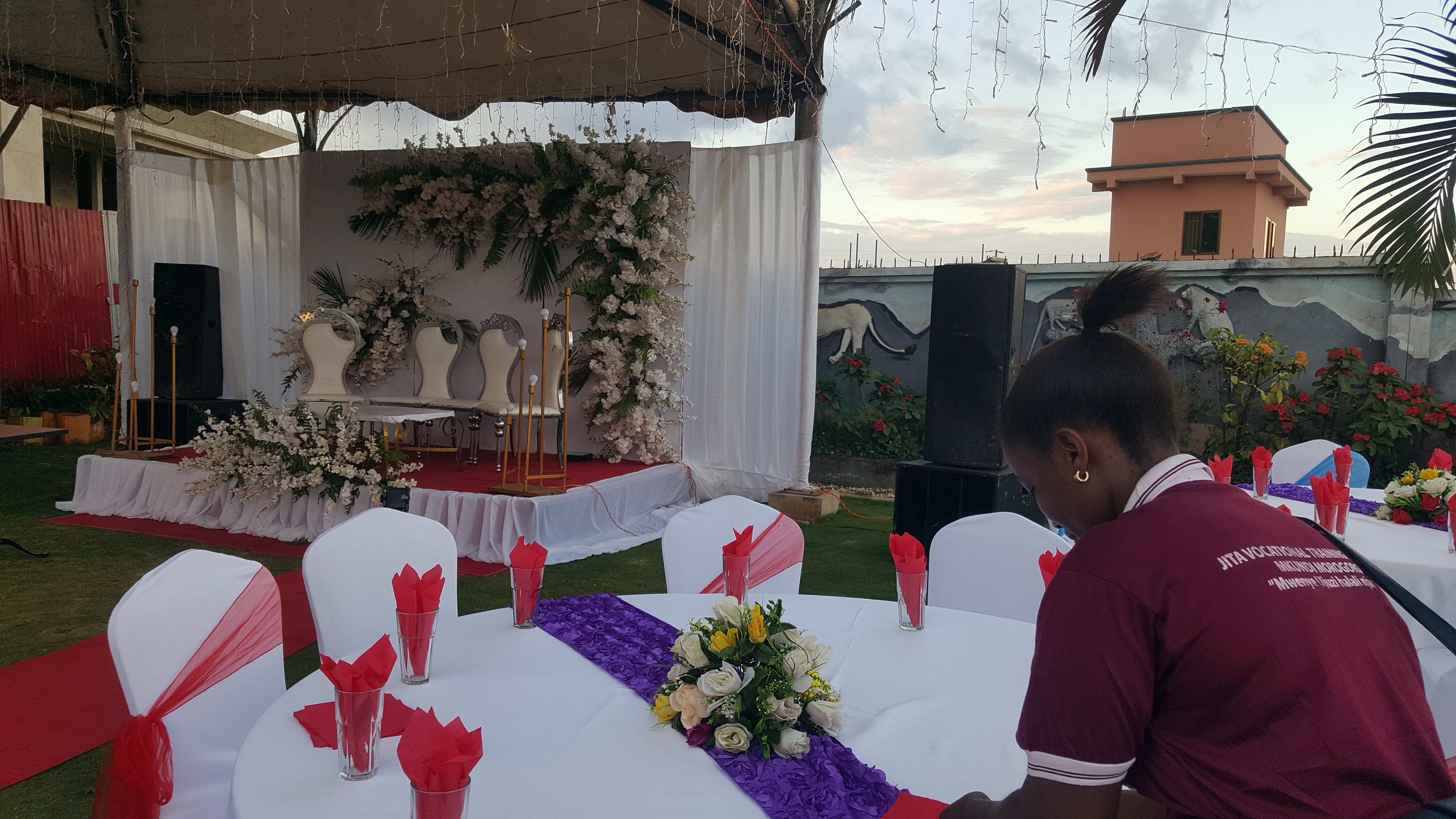 UPAMBAJI WA KUMBI ZA MATUKIO MBALIMBALI KAMA HARUSI, SEND OFF, MIKUTANO NK